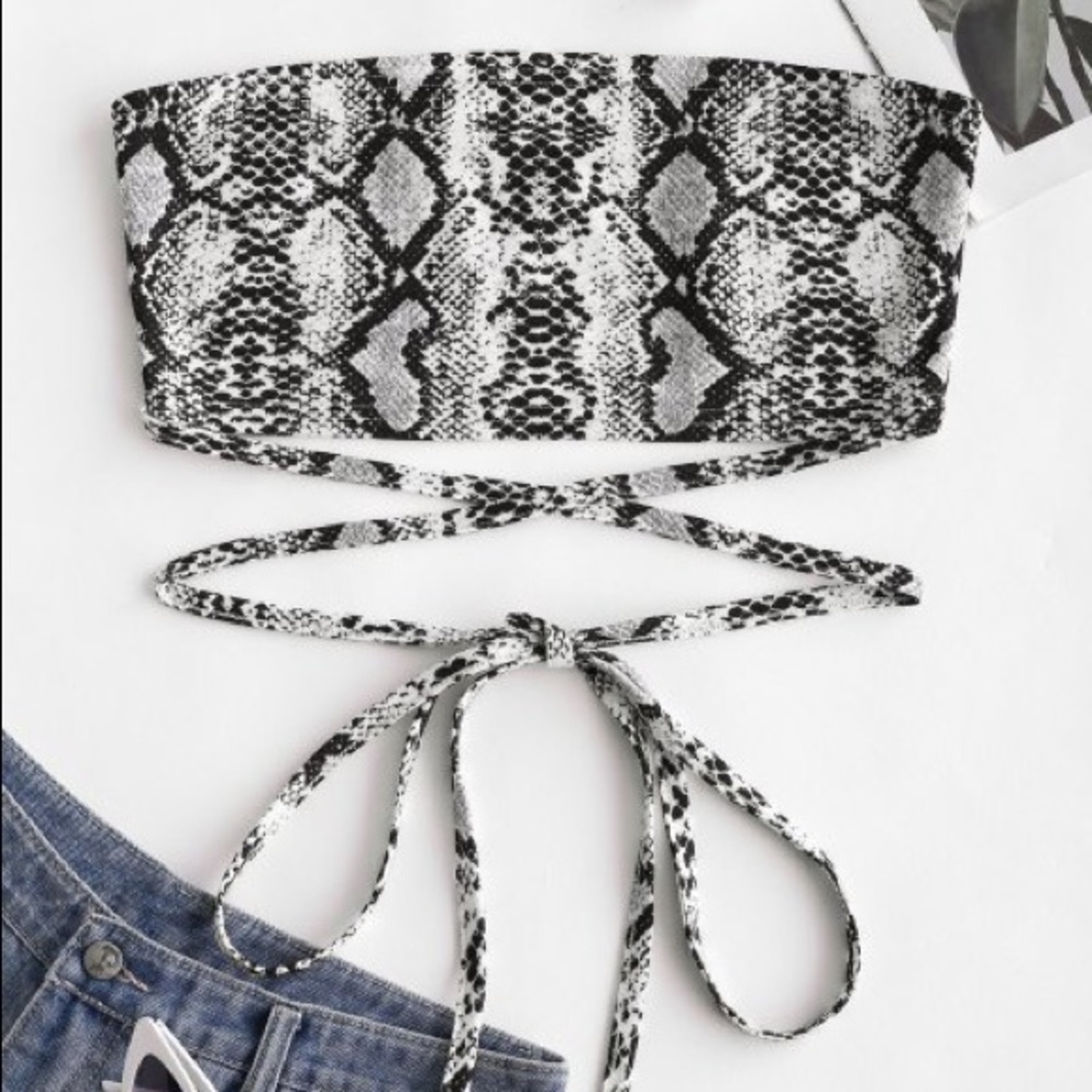 ZAFUL Criss Cross Snake Print Bandeau Crop…